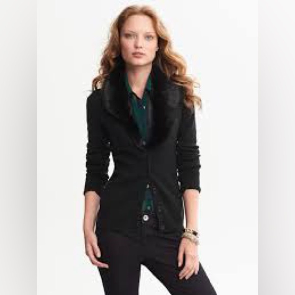 🖤 Banana Republic Black Cardigan with Faux Fur Collar – Petite XS 🖤